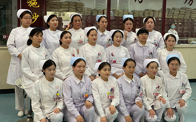 【5.12护士节】半岛电子,有限公司官网举办茶话会白衣天使受表彰(图1)