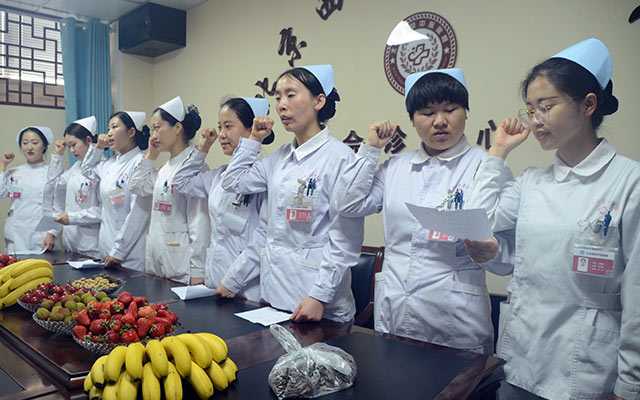 【5.12护士节】半岛电子,有限公司官网举办茶话会白衣天使受表彰(图3)