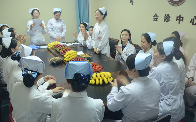 【5.12护士节】半岛电子,有限公司官网举办茶话会白衣天使受表彰(图5)